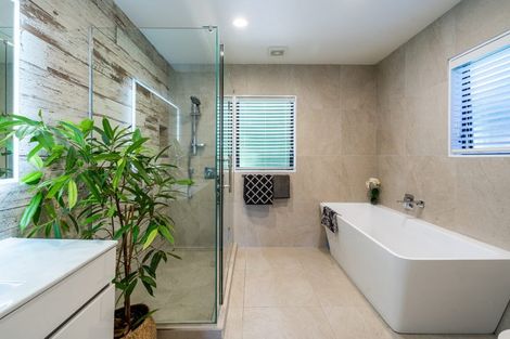 Photo of property in 22 Hebe Place, Birkenhead, Auckland, 0626