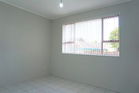 Photo of property in 3/38 Ballater Place, Highland Park, Auckland, 2010