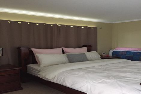 Photo of property in 16 Reremanu Place, Weymouth, Auckland, 2103