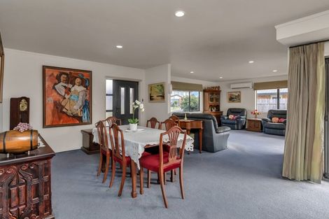 Photo of property in 32 Bermuda Place, One Tree Point, 0118