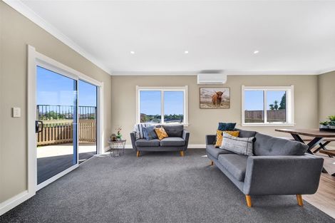 Photo of property in 25 Maple Crescent, Whalers Gate, New Plymouth, 4310