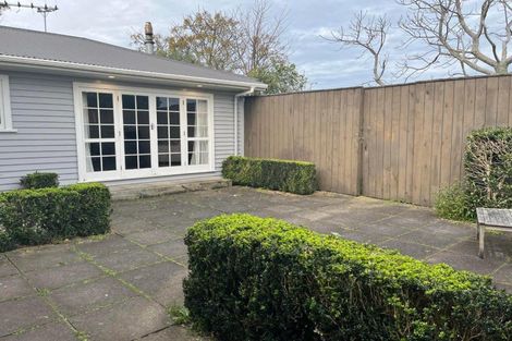 Photo of property in 22a Waiwera Place, Merrilands, New Plymouth, 4312