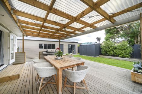 Photo of property in 18 Woburn Place, Takaro, Palmerston North, 4412