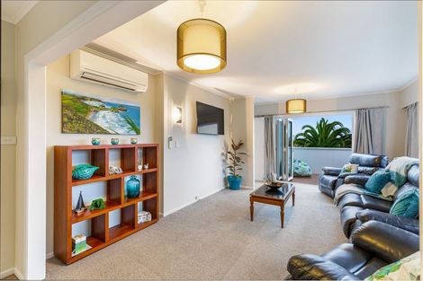 Photo of property in 114a Colwill Road, Massey, Auckland, 0614