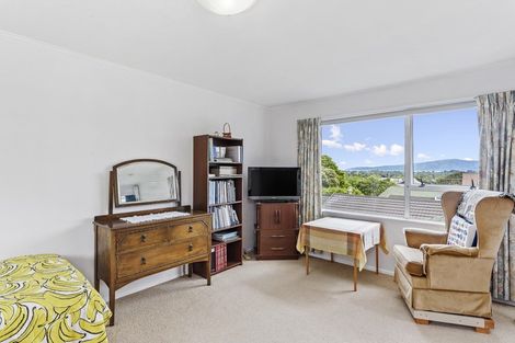 Photo of property in 2 Te Maku Grove, Waikanae, 5036