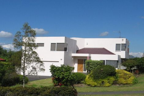 Photo of property in 60 Lagoon Way, West Harbour, Auckland, 0618