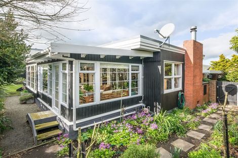 Photo of property in 10 Cremorne Avenue, Hokowhitu, Palmerston North, 4410