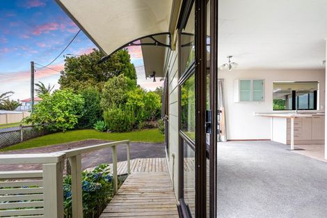 Photo of property in 73 Wiseley Road, West Harbour, Auckland, 0618