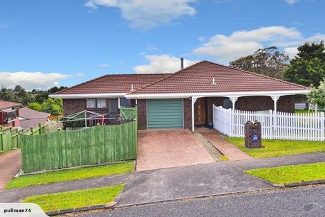 Photo of property in 1 Kingsclere Place, Goodwood Heights, Auckland, 2105