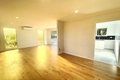 Photo of property in 58 Oreil Avenue, West Harbour, Auckland, 0618