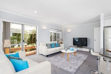 Photo of property in 2/70 Churchill Road, Murrays Bay, Auckland, 0630