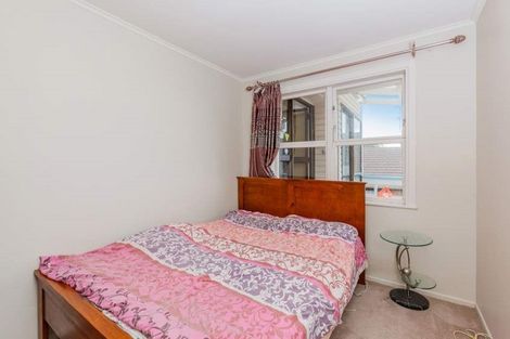 Photo of property in 2 Graham Collins Drive, Windsor Park, Auckland, 0632
