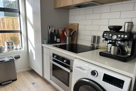 Photo of property in 2/92 Oxford Terrace, Epuni, Lower Hutt, 5011