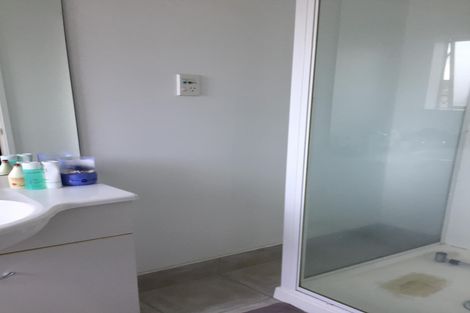 Photo of property in 16 Reremanu Place, Weymouth, Auckland, 2103