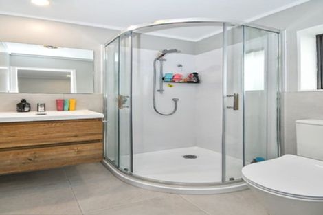 Photo of property in 15 Evanda Crescent, Conifer Grove, Takanini, 2112