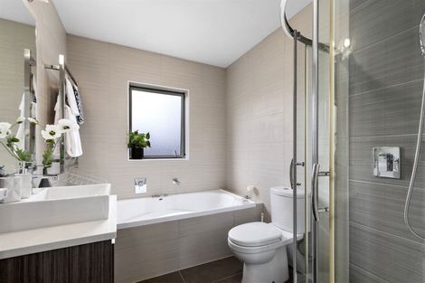 Photo of property in 88 Rising Parade, Fairview Heights, Auckland, 0632