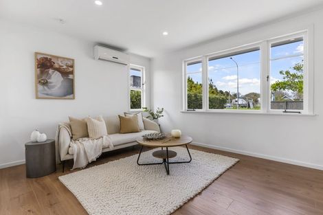 Photo of property in 1/55 Northcote Road, Hillcrest, Auckland, 0627