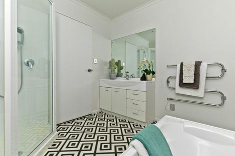 Photo of property in 2/131 Browns Bay Road, Browns Bay, Auckland, 0630