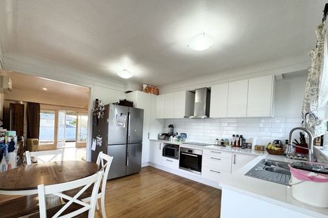 Photo of property in 54 Seymour Road, Sunnyvale, Auckland, 0612