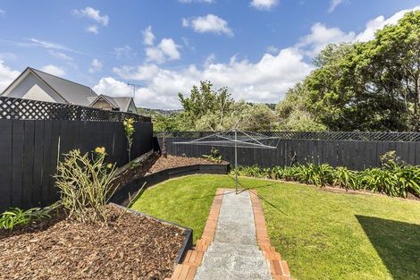 Photo of property in 37 Saunders Close, Whitby, Porirua, 5024