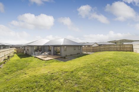 Photo of property in 5 Sardinia Grove, Fitzherbert, Palmerston North, 4410