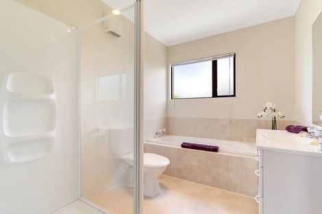 Photo of property in 59a Reelick Avenue, Pakuranga Heights, Auckland, 2010