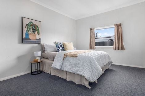 Photo of property in 1 Quinn Road, Levin, 5510