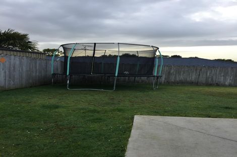 Photo of property in 16 Reremanu Place, Weymouth, Auckland, 2103