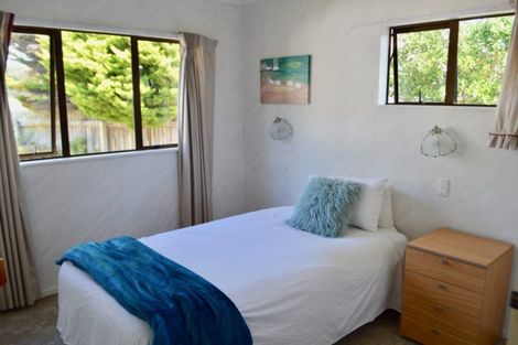 Photo of property in 30 Simcox Street, Otaki Beach, Otaki, 5512