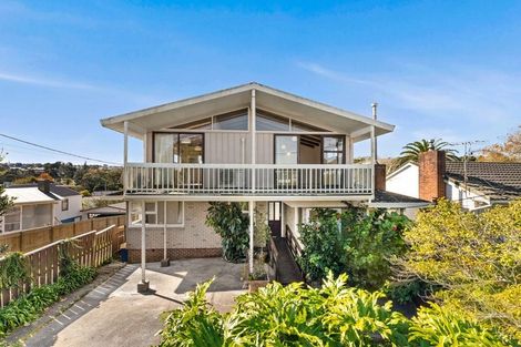 Photo of property in 1/27 Kaipatiki Road, Glenfield, Auckland, 0629