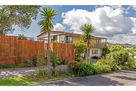 Photo of property in 76a Brian Crescent, Stanmore Bay, Whangaparaoa, 0932