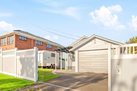 Photo of property in 6 Colwill Road, Massey, Auckland, 0614