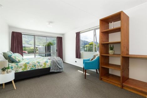 Photo of property in 1 Alpha Close, Wanaka, 9305