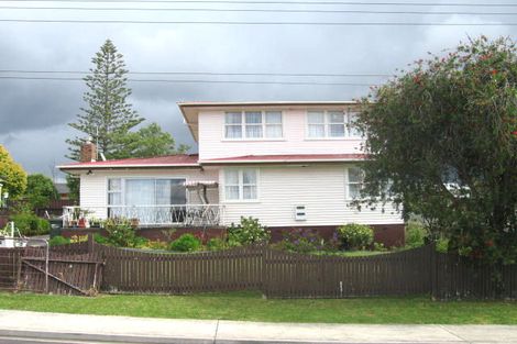 Photo of property in 4 Kaweka Street, New Lynn, Auckland, 0600