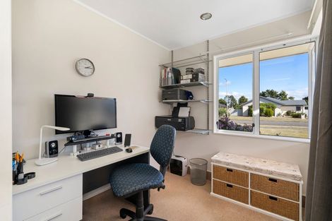 Photo of property in 18 Gandalf Crescent, Paraparaumu, 5032