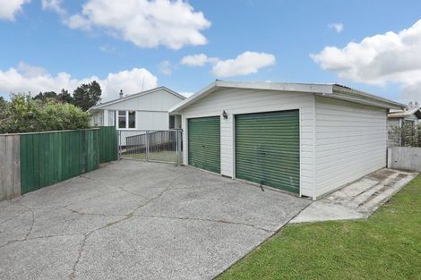 Photo of property in 22 Barton Street, Marton, 4710