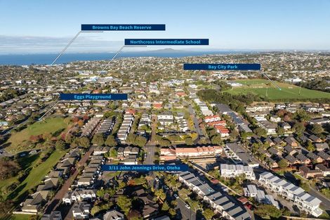 Photo of property in 3/11 John Jennings Drive, Oteha, Auckland, 0632