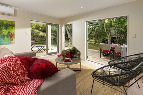 Photo of property in 20 Highwood Grove, Torbay, Auckland, 0630