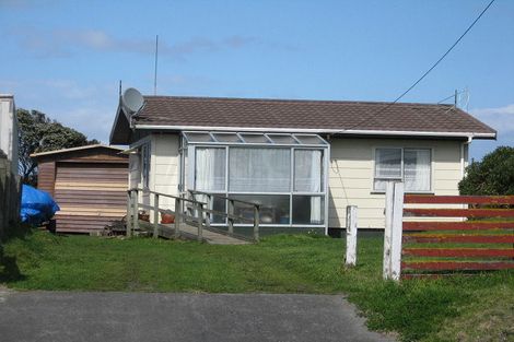 Photo of property in 13 Tregenna Street, Castlecliff, Whanganui, 4501