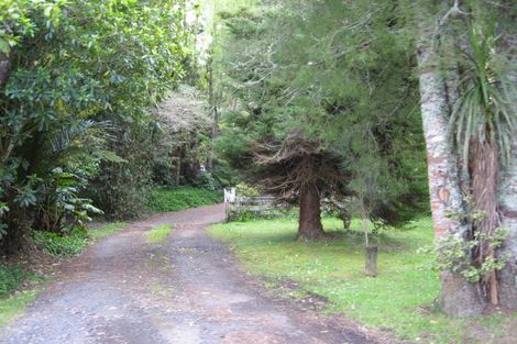 Photo of property in 35 Bush Road, Waiatarua, Auckland, 0604