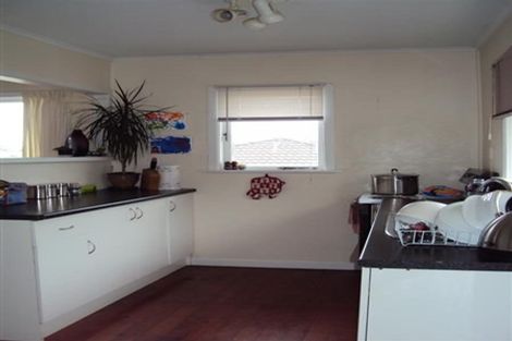 Photo of property in 17 Oreil Avenue, West Harbour, Auckland, 0618