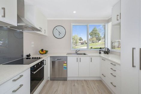 Photo of property in 45 Kelman Road, Kelston, Auckland, 0602