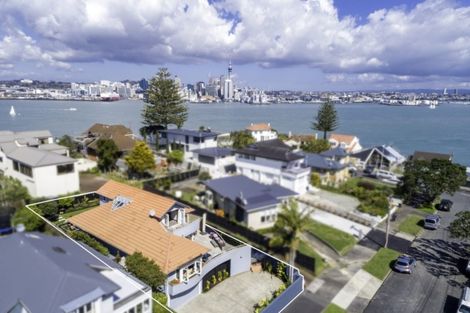 Photo of property in 77a Stanley Point Road, Stanley Point, Auckland, 0624