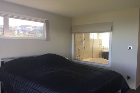 Photo of property in 58 Tamworth Crescent, Newlands, Wellington, 6037