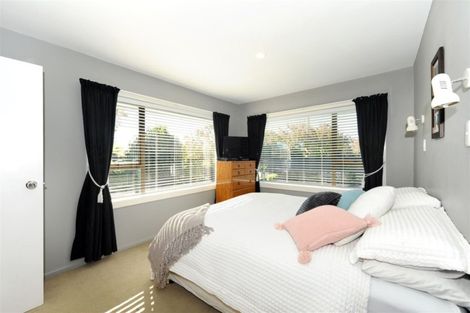 Photo of property in 33 Liverton Crescent, Bishopdale, Christchurch, 8053