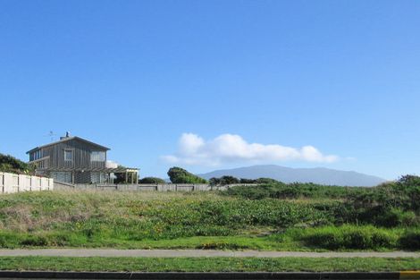 Photo of property in 7 Olliver Grove, Waikanae Beach, Waikanae, 5036