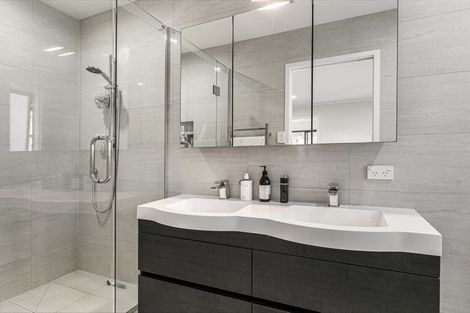 Photo of property in 3/2 Beach Road, Castor Bay, Auckland, 0620