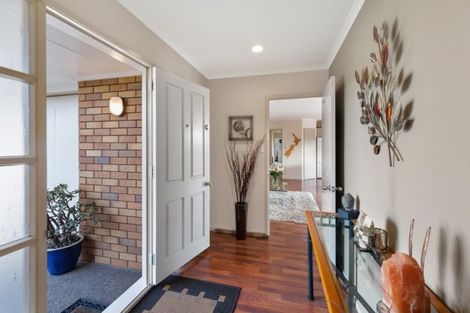 Photo of property in 13 Crescent Hills Court, Northpark, Auckland, 2013