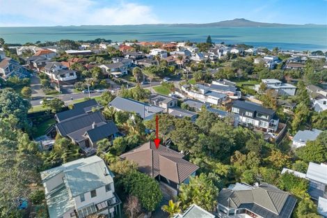 Photo of property in 1/2 Parr Terrace, Castor Bay, Auckland, 0620