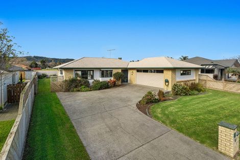 Photo of property in 16 Edgewater Grove, Whakatane, 3120